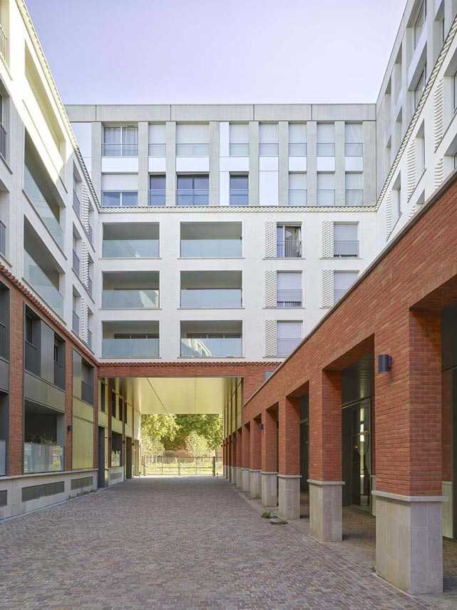 Cour du Dôme: edificio multifunzionale contemporaneo abbraccia la storia