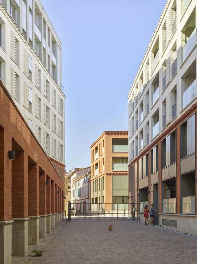 Cour du Dôme: edificio multifunzionale contemporaneo abbraccia la storia