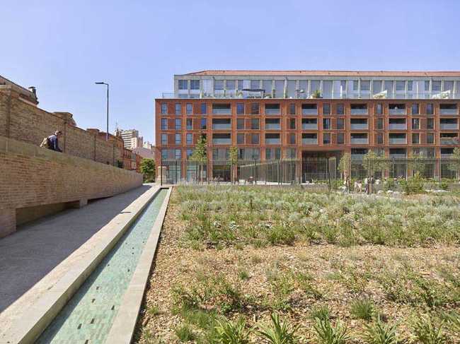 Cour du Dôme: edificio multifunzionale contemporaneo abbraccia la storia