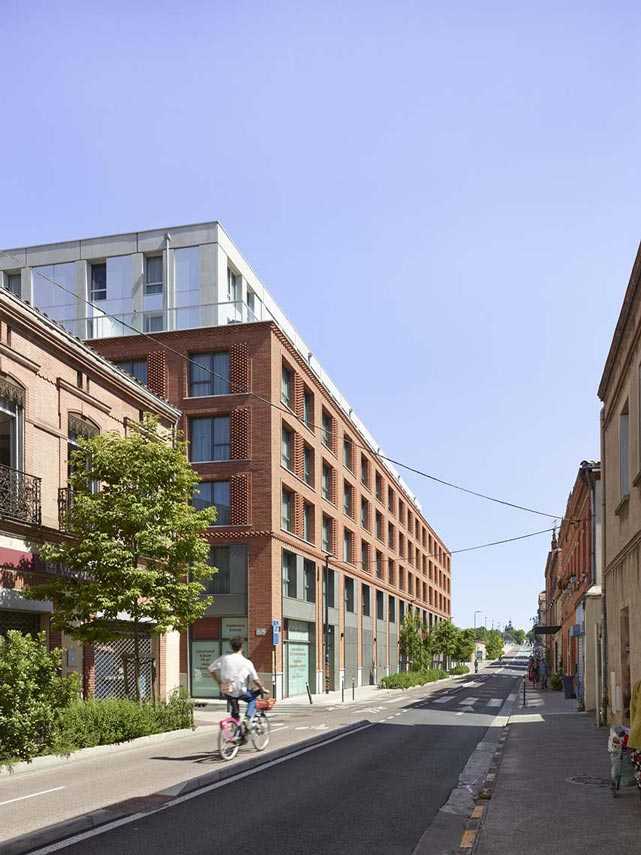 Cour du Dôme: edificio multifunzionale contemporaneo abbraccia la storia