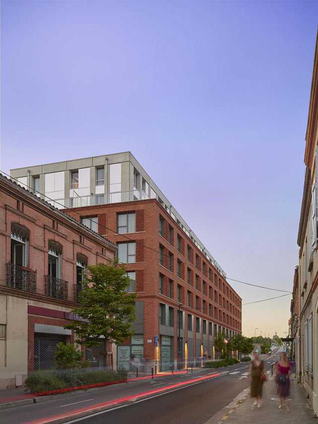 Cour du Dôme: edificio multifunzionale contemporaneo abbraccia la storia