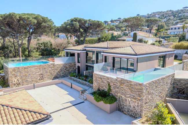 Vacanze di stile: la pietra ricostruita protagonista a Saint-Tropez