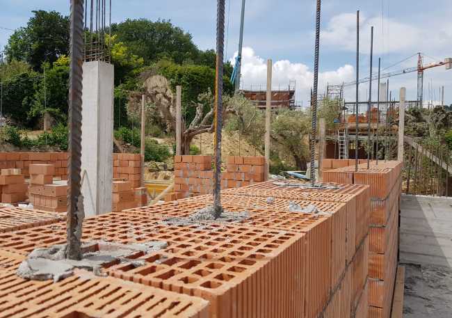 Muratura armata in zona sismica: progettazione, prestazioni e soluzioni costruttive secondo le NTC 2018