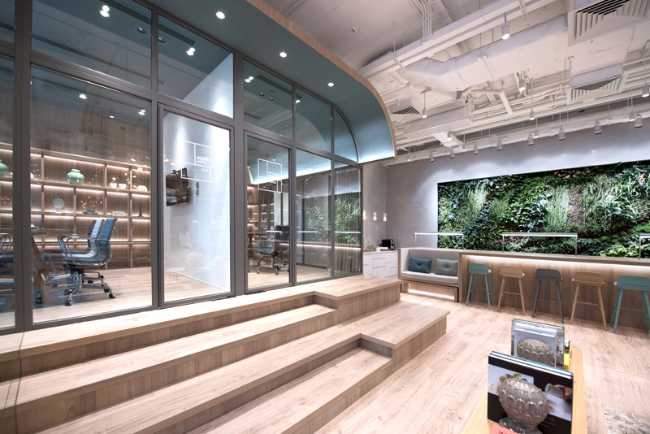 scale in legno con vetrata