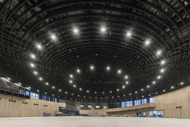 padiglione-centro-cultura-legno-circolare-istruzione-competizione-esposizione-illuminazione-cerchio-illuminazione-struttura-interno