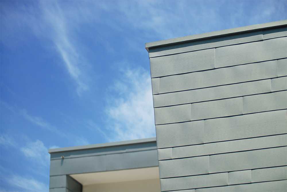 Rivestimento in zinco-titanio per una facciata