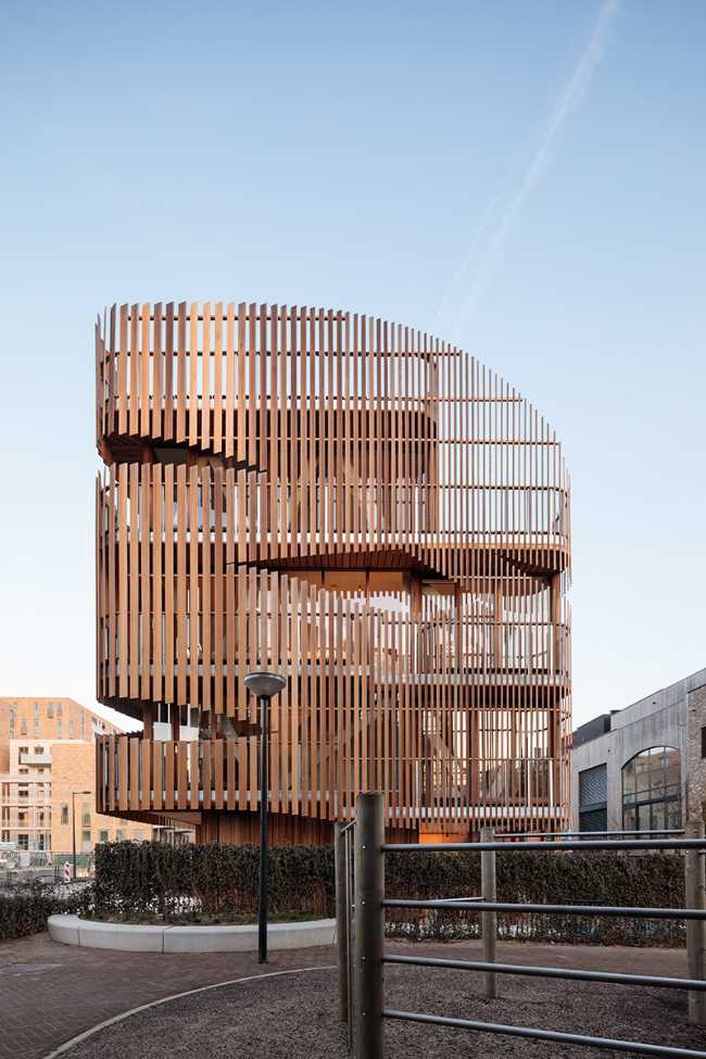design-building-residence-complex-slats-wood-organic-innovation-construction-nature-sun-movement-privacy-facade