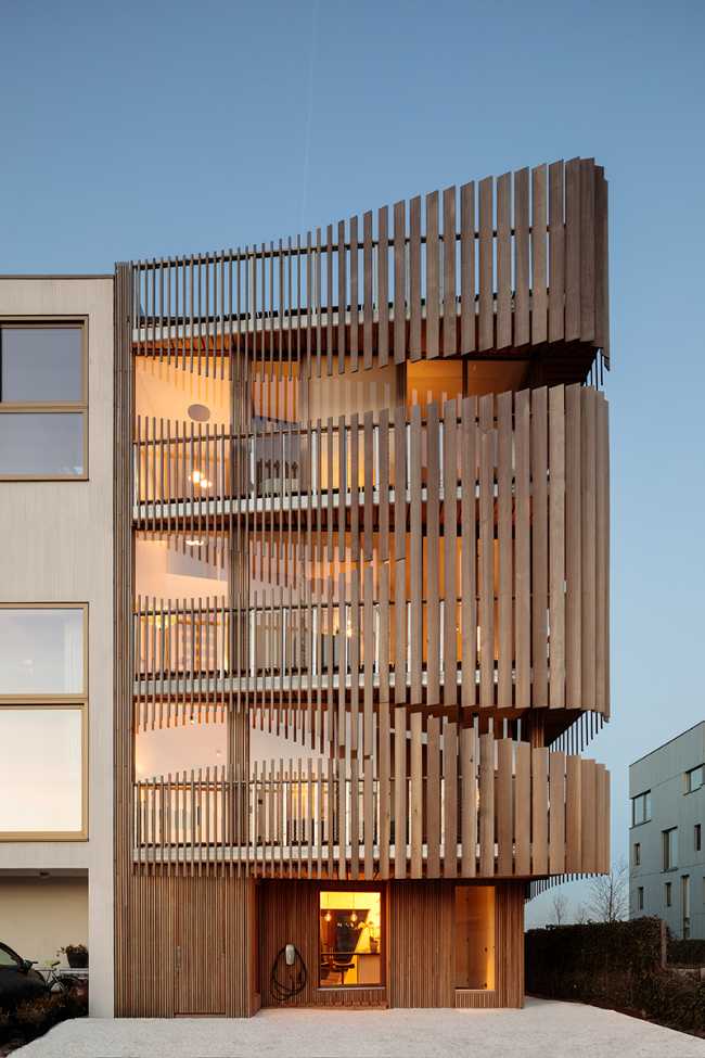 design-building-residence-complex-slats-wood-organic-construction-nature-sun-movement-privacy-exterior-detail-facade-side-lighting