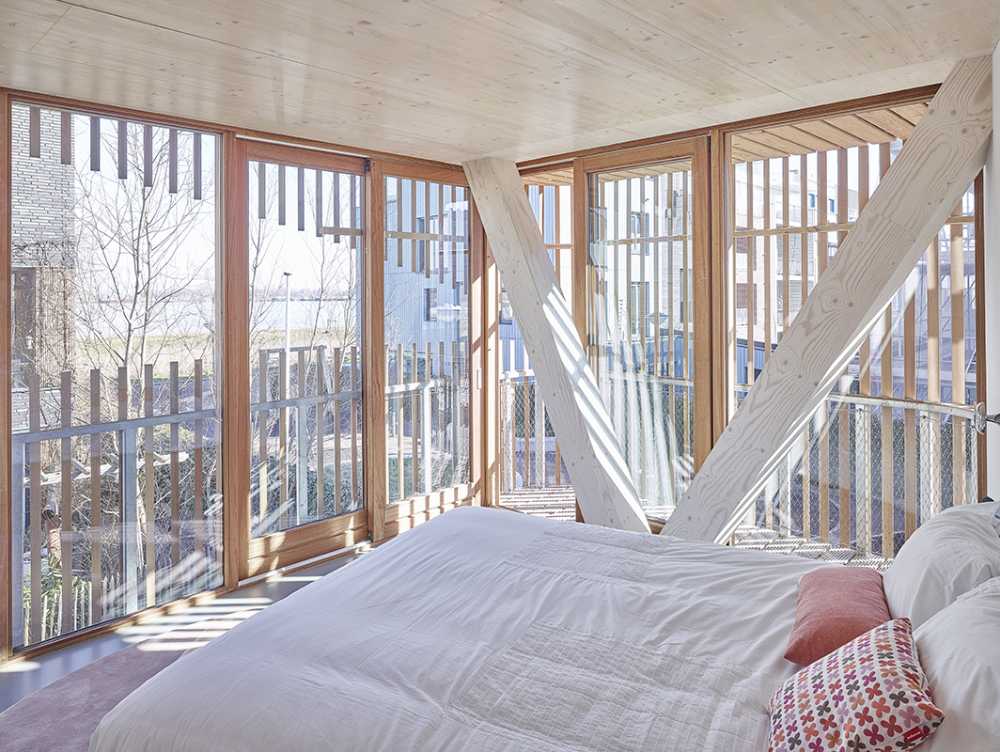 diseño-edificio-residencia-complejo-listones-madera-organicismo-innovación-construcción-naturaleza-sol-movimiento