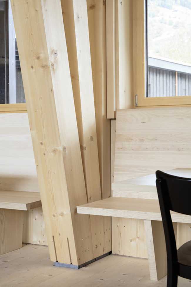 Detalle interior de la estructura del restaurante