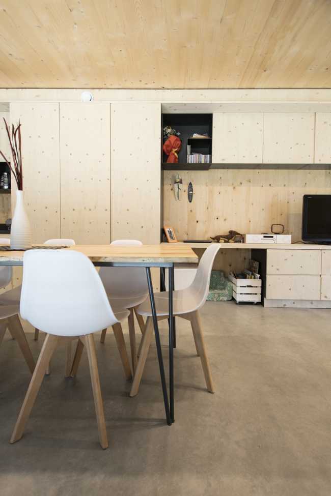 Interior del edificio de madera x-lam