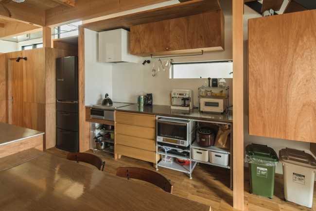 Minimal kitchen in wood