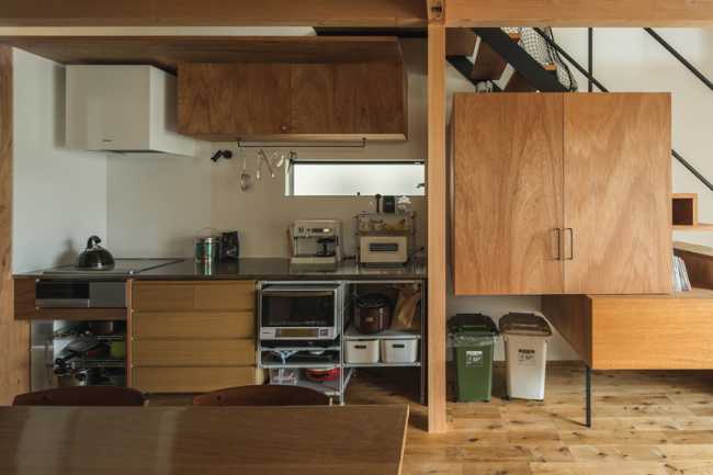 Minimal kitchen in exposed wood