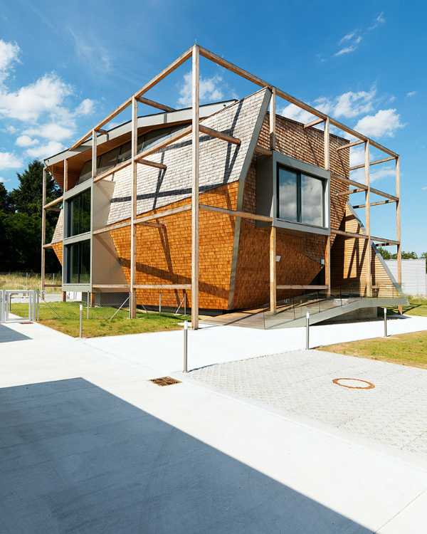 Building with exposed wooden structure with access ramp