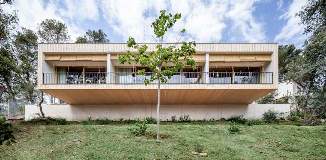 Stratégies pour une maison bioclimatique. Vie confortable et vues panoramiques