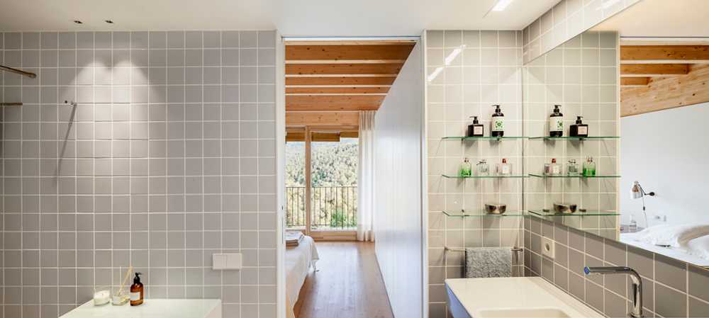 Edificio de madera con vistas al paisaje
