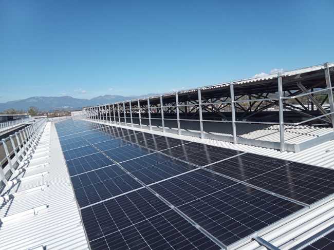 Sicurezza in copertura: PERIMETRAL42 per il fotovoltaico Esapro