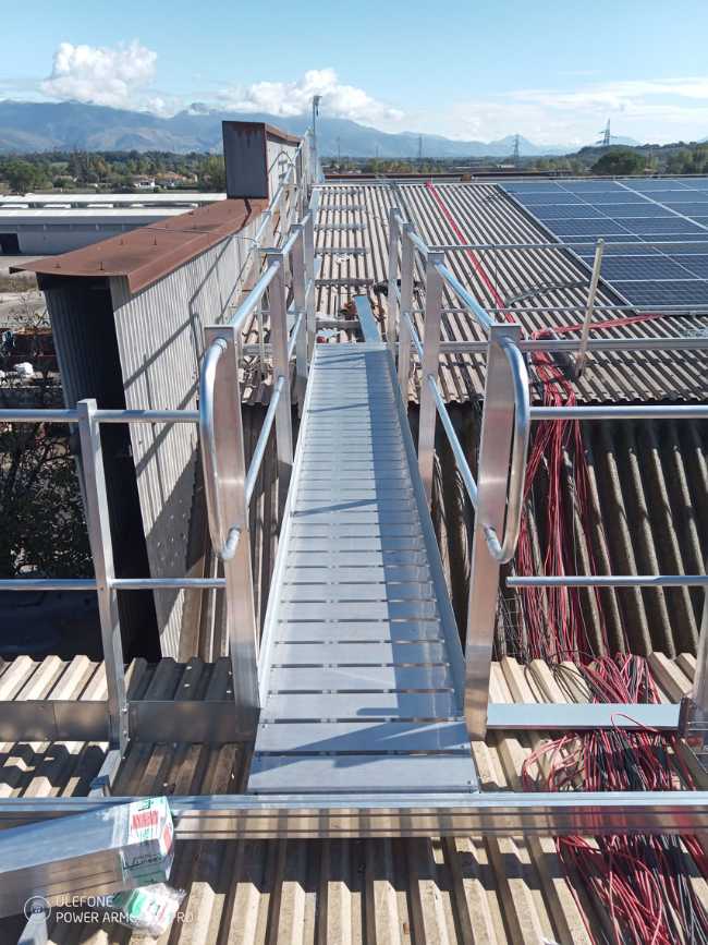 Sicurezza in copertura: PERIMETRAL42 per il fotovoltaico Esapro