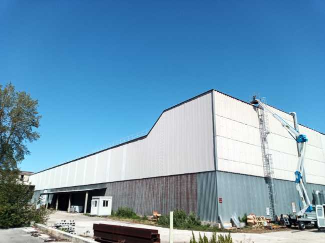 Sicurezza in copertura: PERIMETRAL42 per il fotovoltaico Esapro