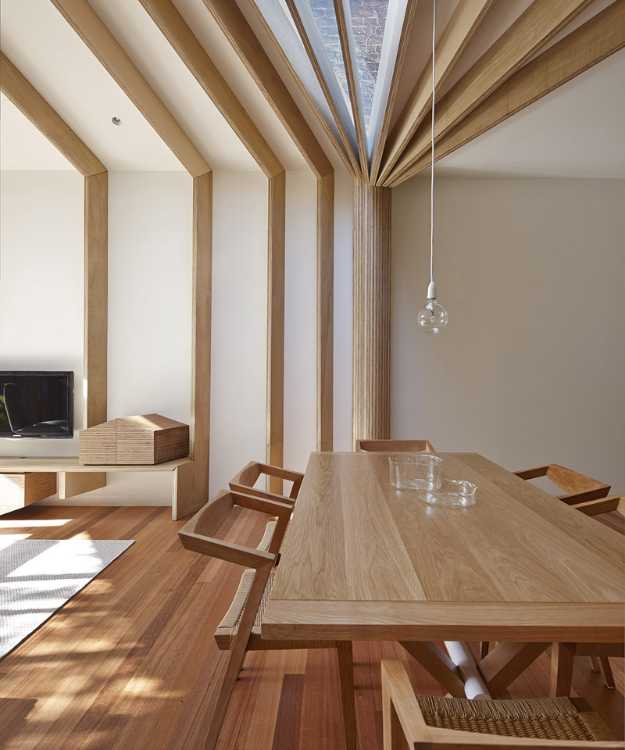 Interior in wood and white plaster