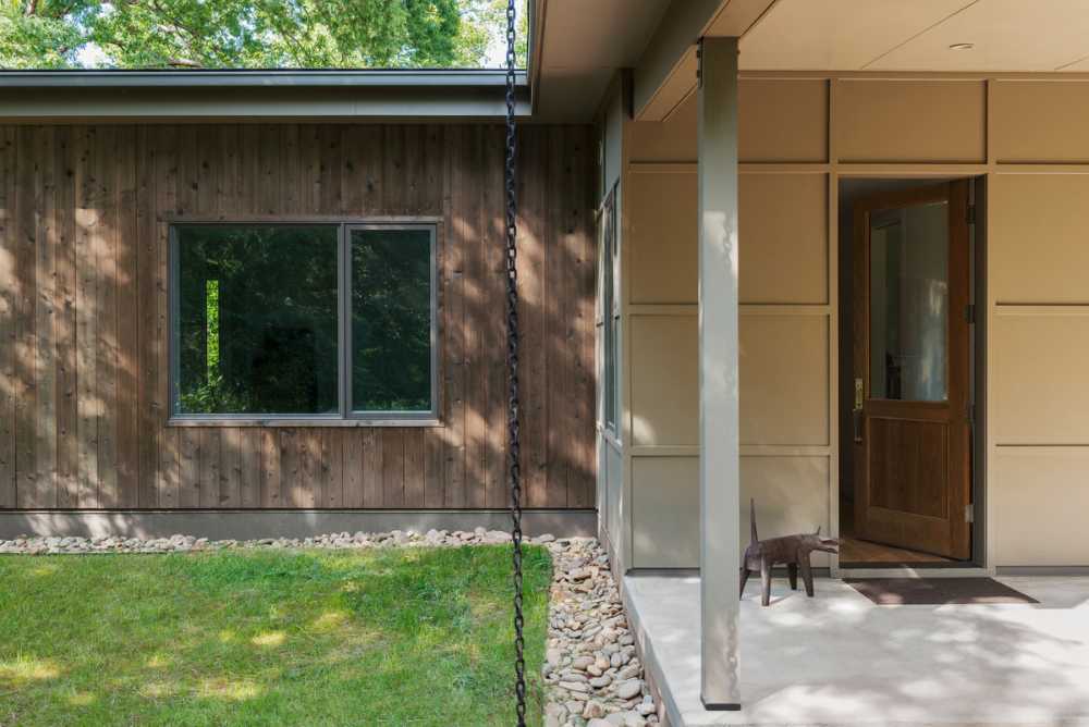 Casa in periferia tra gli alberi