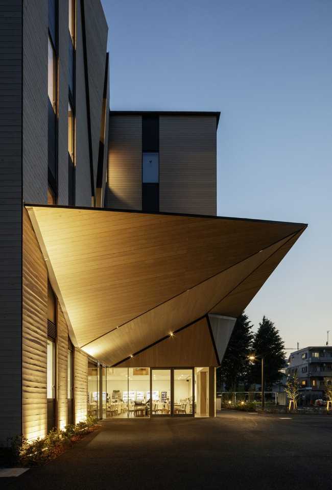 Entrance lighting of the music department