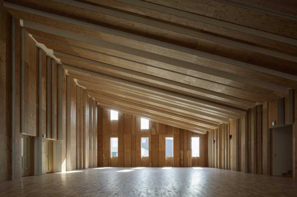 Ingresso in legno dalle forme geometriche