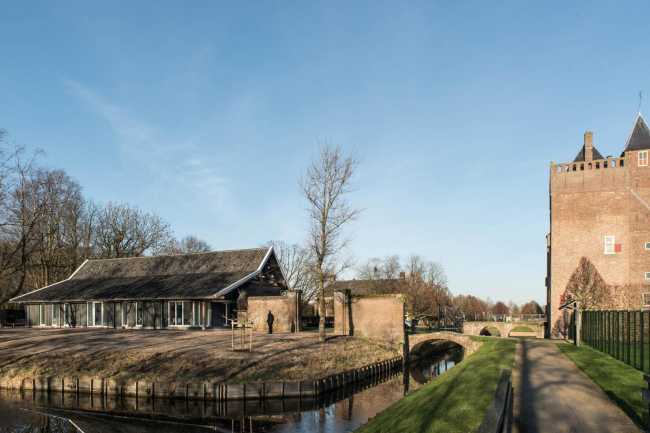 Extension of a historic castle