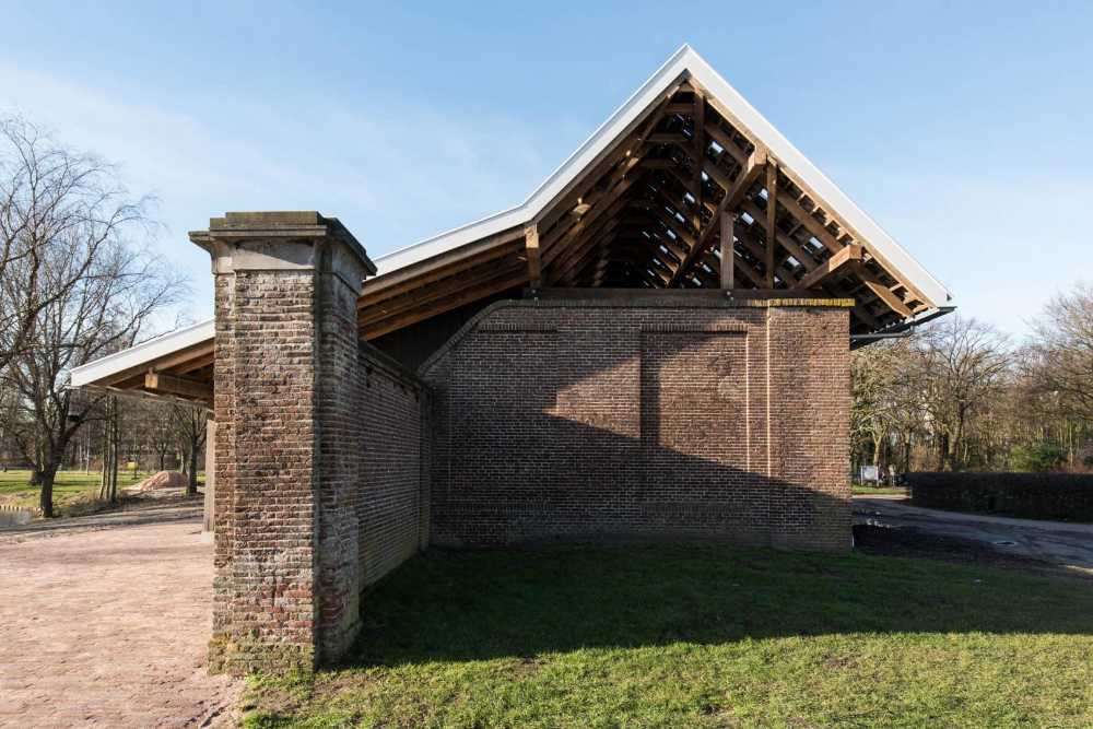 Wooden extension of a historic castle