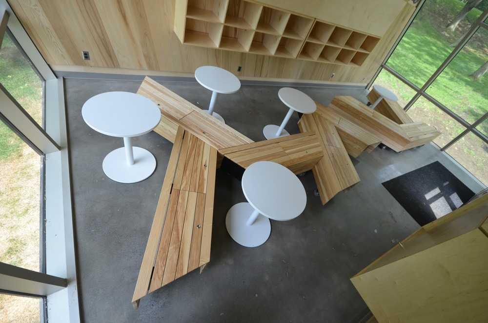 Tres kioscos rodeados de naturaleza