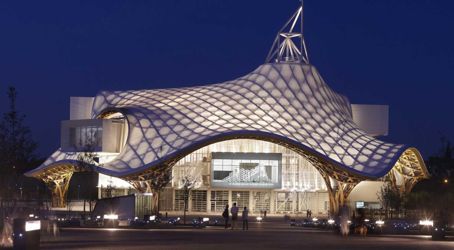 Exhibition center with wooden roof