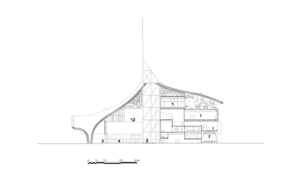 Centro esposizioni con copertura ondulata in legno