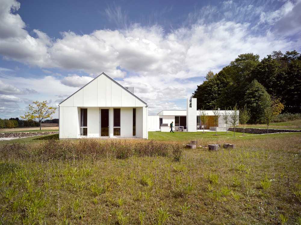 Casa de madera blanca