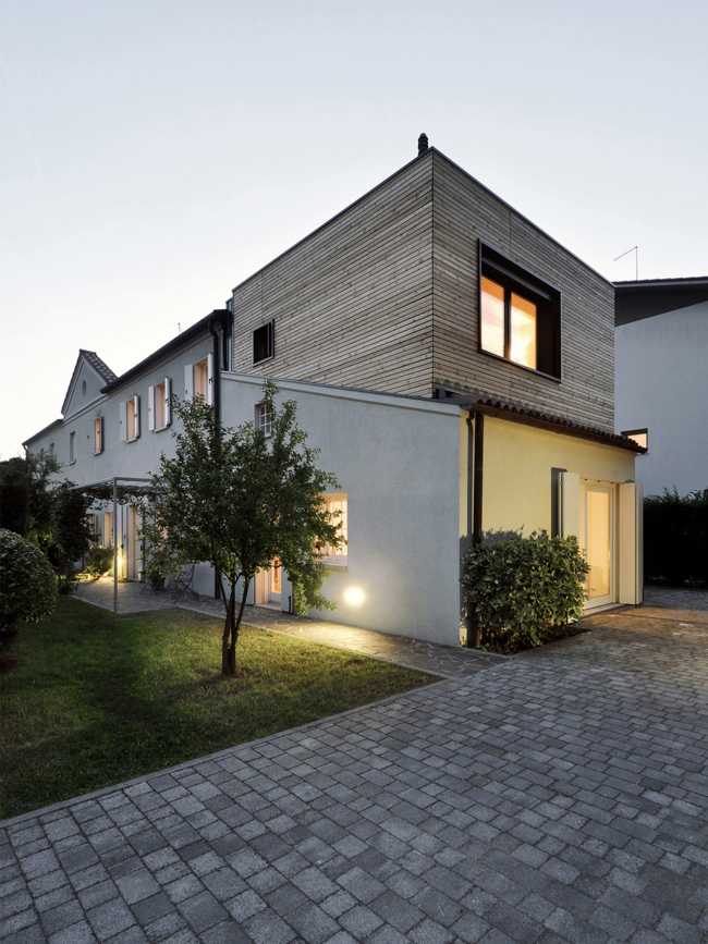 Illuminazione esterna abitazione storica e box in legno