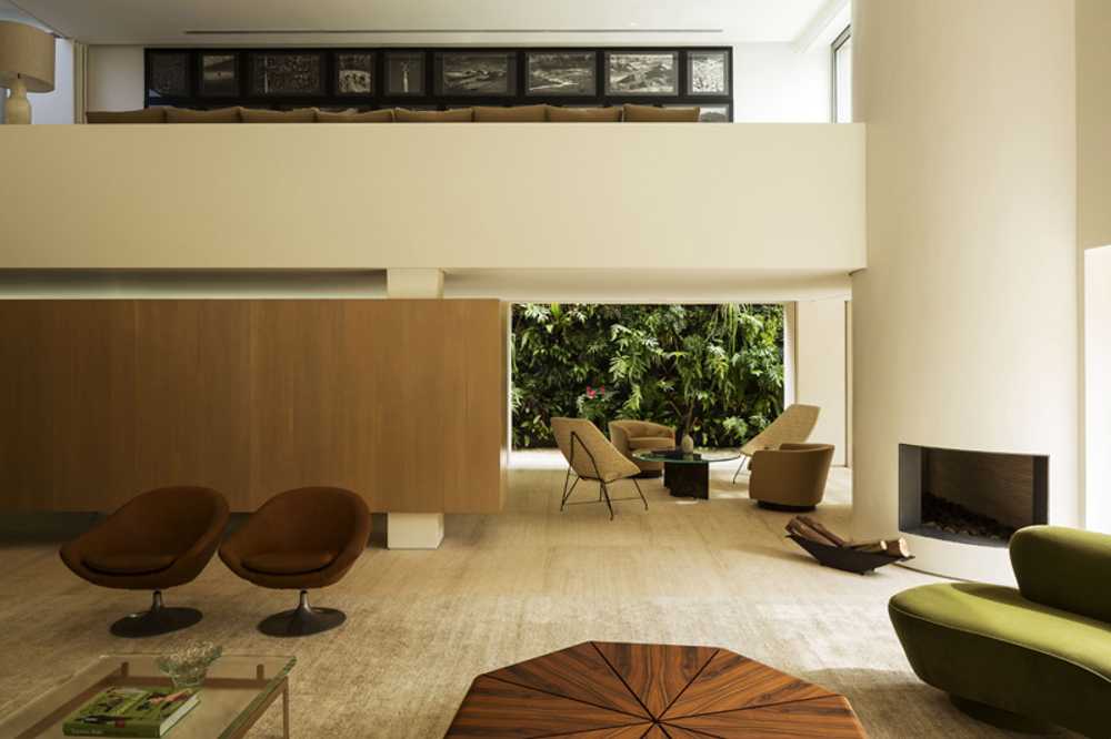 Intérieur du salon avec éclairage naturel