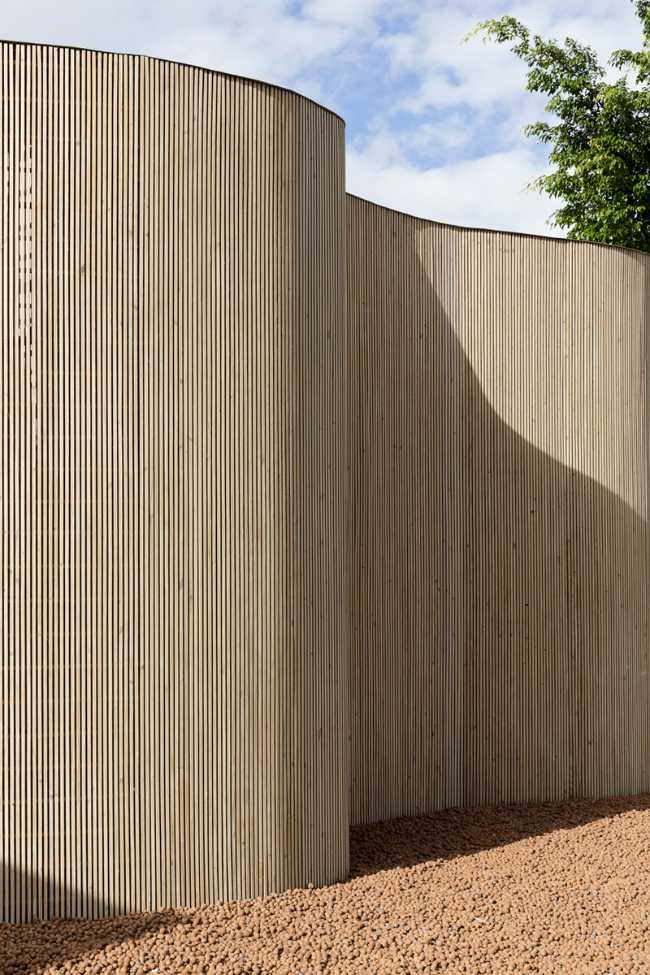 Facciata con doghe di legno