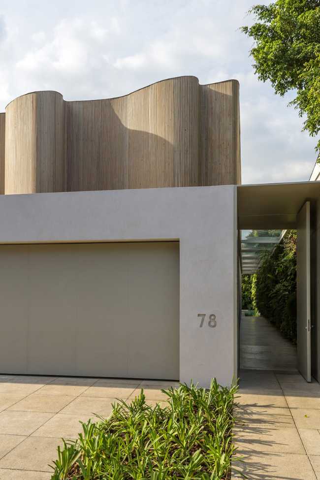 Abitazione con garage e ampliamento in legno