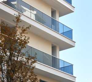 Garda SP Aluvetro glass balustrade with balustrade