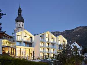 Garda AP Aluvetro glass balustrade hotel facade