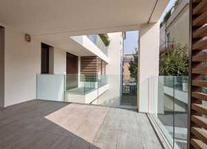 Garda FS Aluvetro glass balustrade building facade