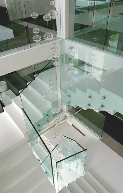 Scala interna con balaustra in vetro Point Aluvetro