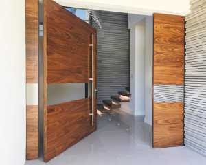 Silk-screened door with zipper