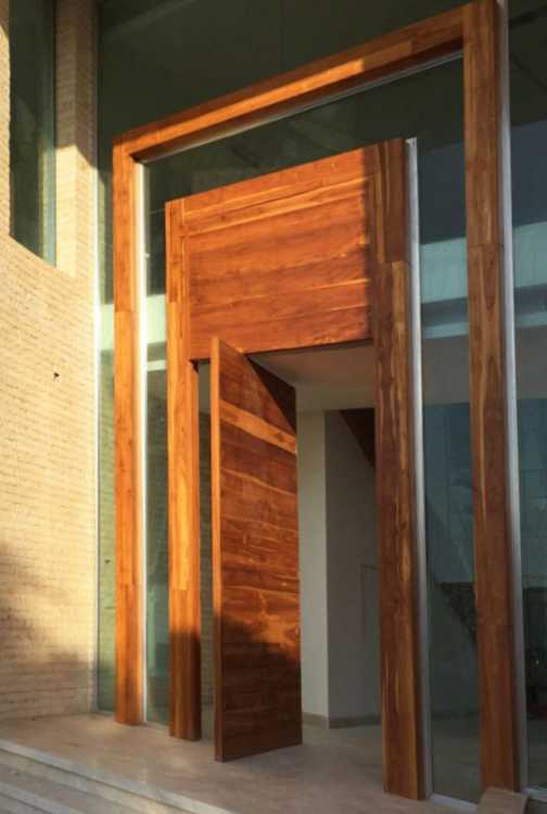 Wooden door with System One compact hinge for Fritsjurgens pivot doors