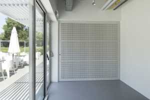 Fritsjurgens door closed with a retractable hinge rotating on a vertical axis