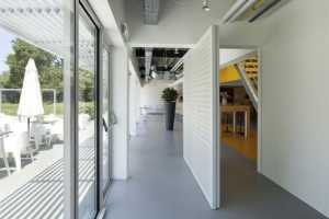 Fritsjurgens door open with a retractable hinge rotating on a vertical axis