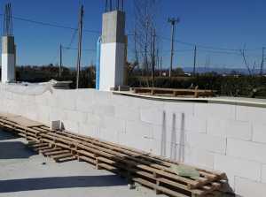 Image of construction site with construction of Gasbeton masonry