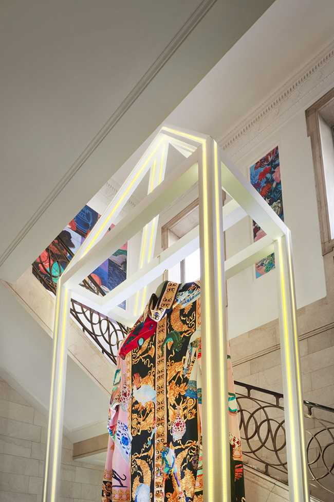 Versace Home Collection: une vision contemporaine aux couleurs vives