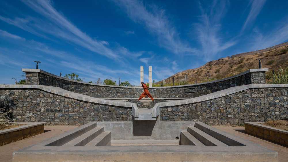 monumento struttura in cemento