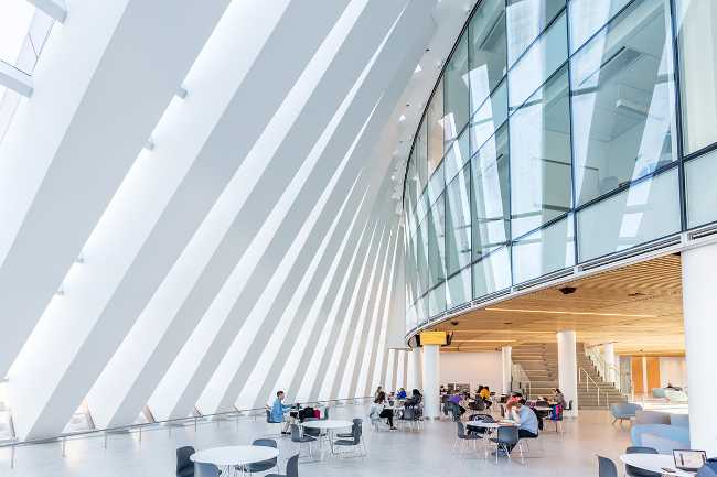 Universidad de doble volumen vidrio