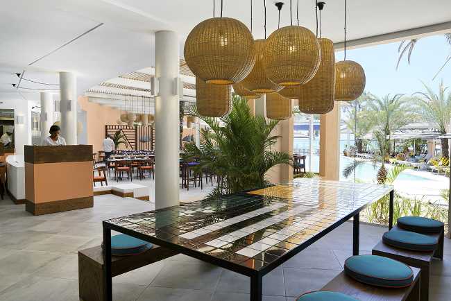 interno recepción hotel design